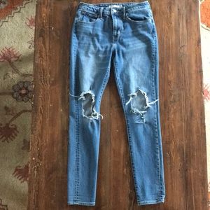 levi's busted knee jeans